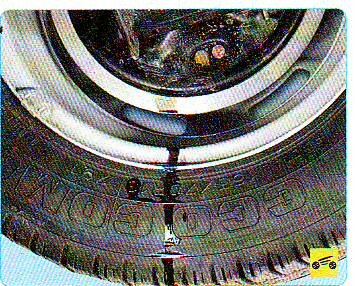  Осмотреть внутреннюю сторону колес задних Лады Калины 2
